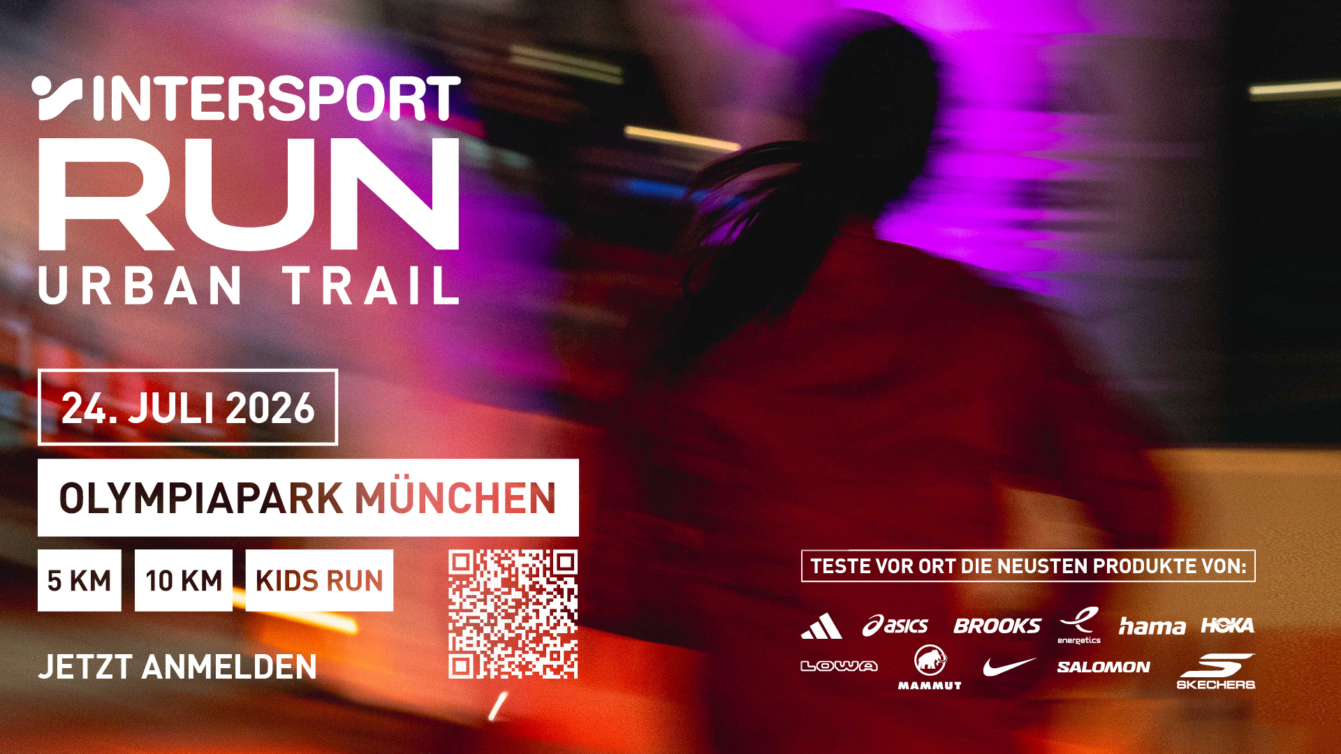 Werbeplakat für den „Intersport Run Urban Trail“ am 24. Juli 2026 im Olympiapark München mit Angaben zu den Rennkategorien und einem QR-Code. Im Hintergrund ist ein verschwommener Läufer zu sehen. Unten sind die Logos der Sponsoren abgebildet.